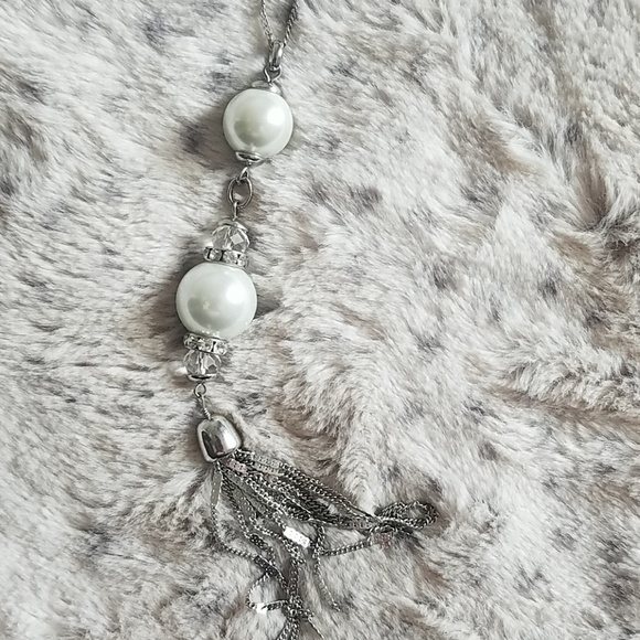 NWT WHBM Long Pearl Tassel Necklace - Picture 2 of 6
